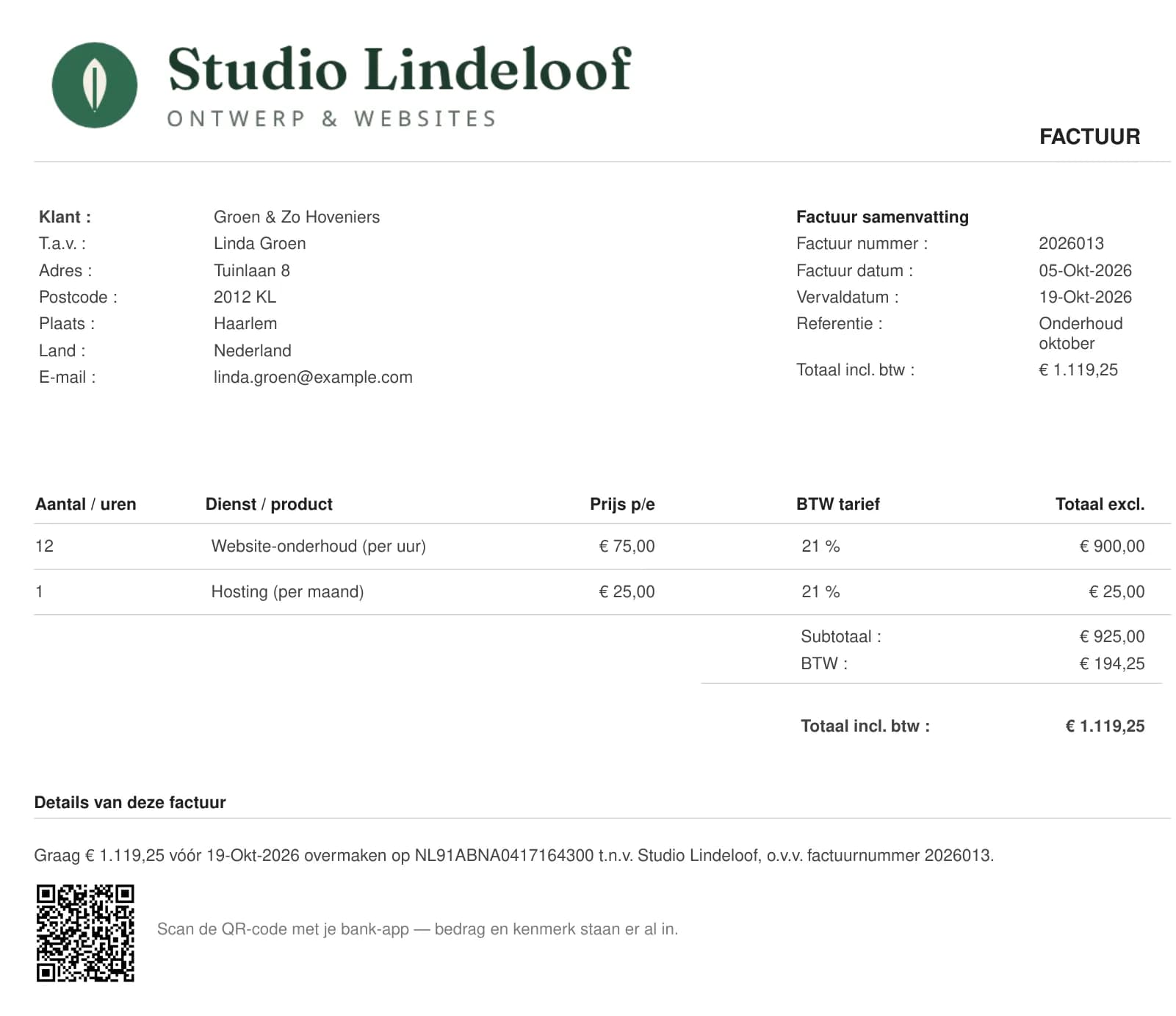 PDF-factuur van Studio Lindeloof aan Groen & Zo Hoveniers: 12 uur website-onderhoud à € 75 en hosting € 25, totaal € 1.119,25 inclusief btw, met het rekeningnummer en een QR-code om met de bank-app te betalen.